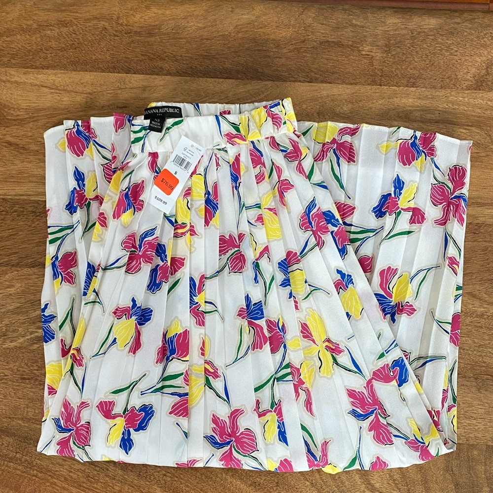 Banana Republic floral, pleated midi skirt